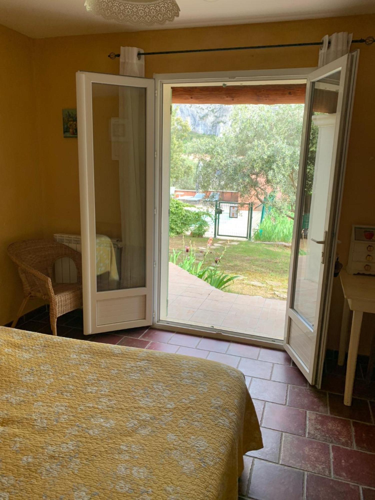 Ll Poulidetto Bed & Breakfast Lioux Ngoại thất bức ảnh